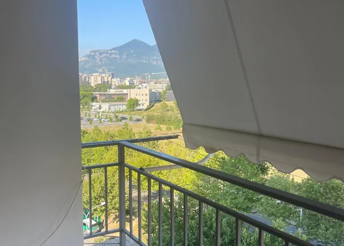 Sol Zoja Fusha E Aviacionit Tirana