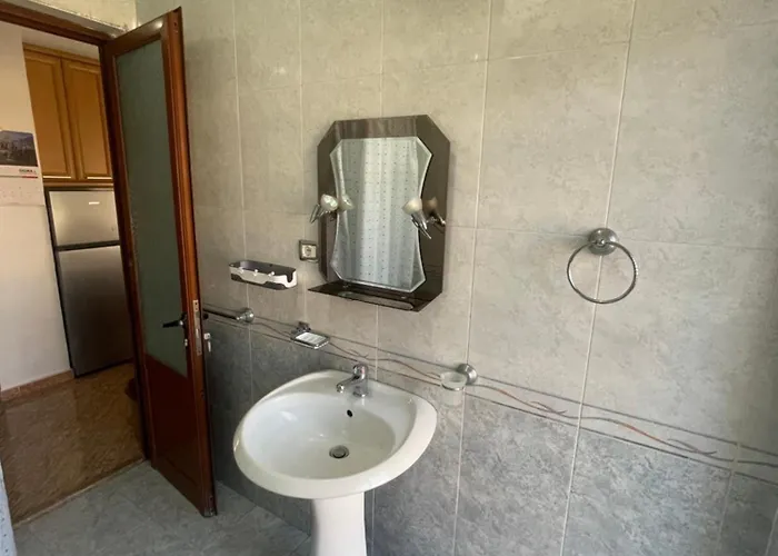 Sol Zoja Fusha E Aviacionit * Tirana