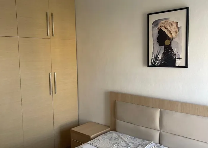 Sol Zoja Fusha E Aviacionit Tirana